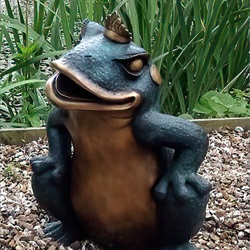 Hollow Cast Bronze Frog : Queen Frog